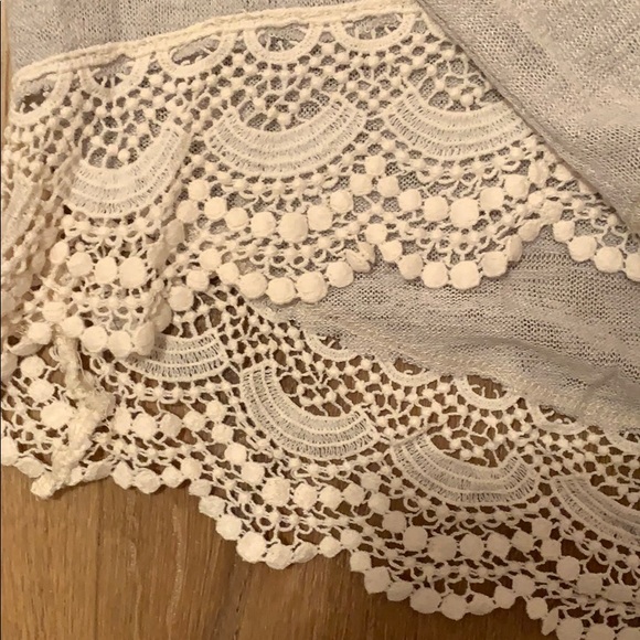 Abercrombie & Fitch - Picture 4 of 10